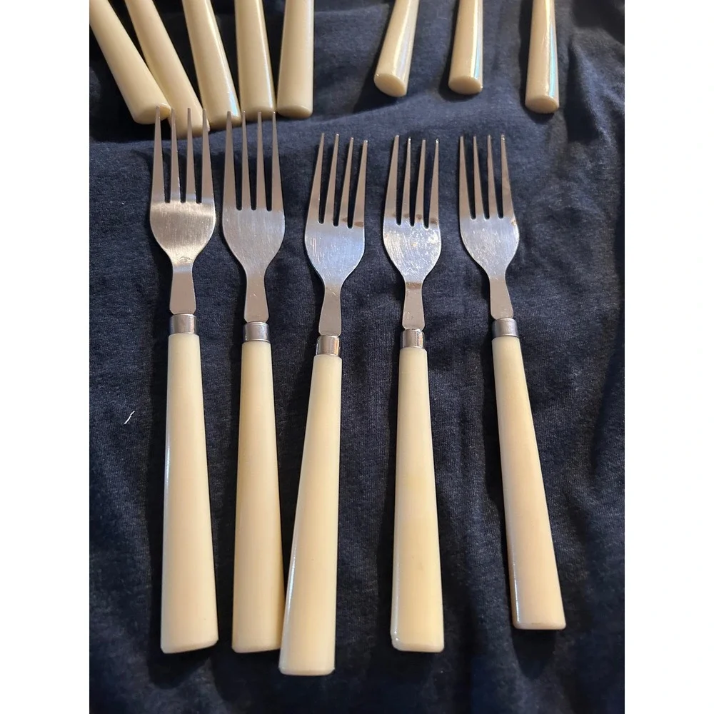 Vintage 17pc Stainless Flatware Set Cream Tapered Handles Forks Spoons Taiwan